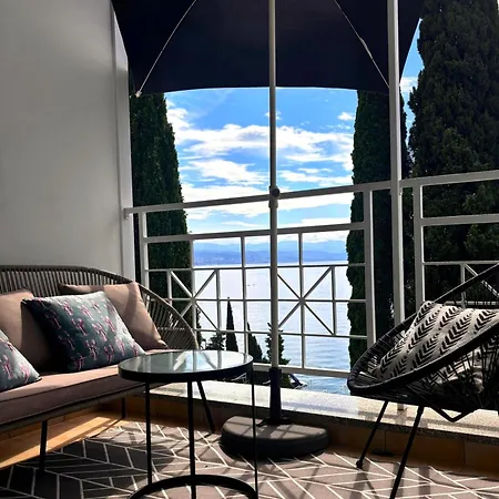Big-blue Bayview Paradise In Opatija 公寓 *
